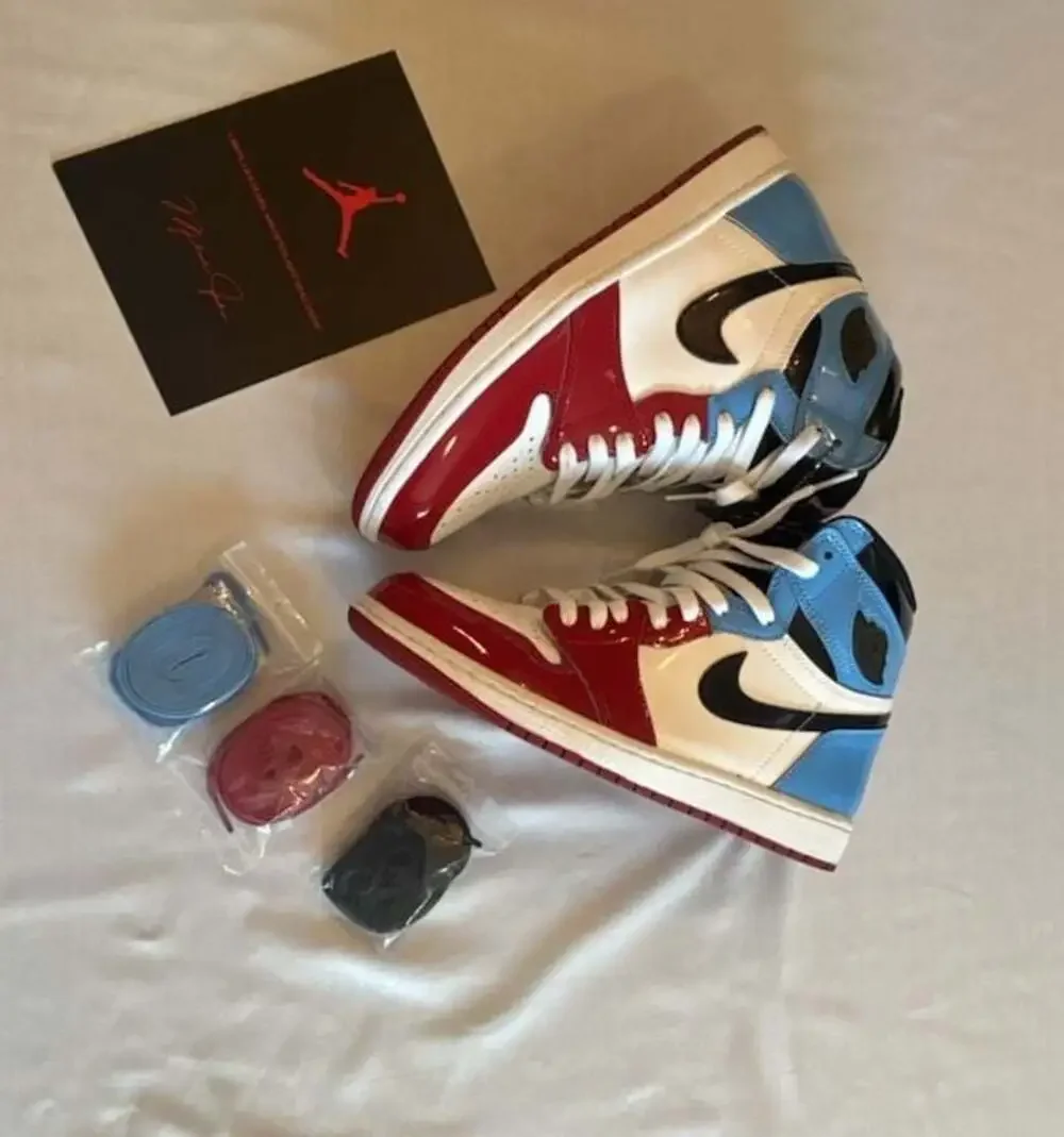 Nike Air Jordan 1 Retro High OG Fearless UNC Chicago CK5666-100